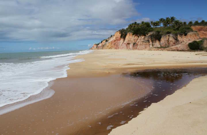 Praia das Ostras, no litoral norte de Prado