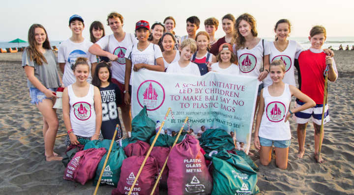 A ideia de livrar Bali de sacolas plásticas partiu de duas irmãs