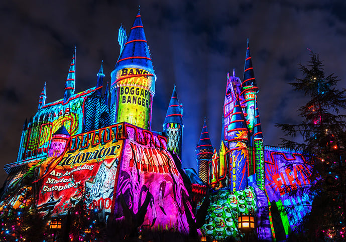 O castelo de Hogwarts, no Islands of Adventure, ganhou projeções de luz de última geração