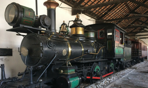 O Museu Ferroviário de São João del-Rei traz a a primeira locomotiva que fez o trajeto, fabricada em 1880 na Filadélfia