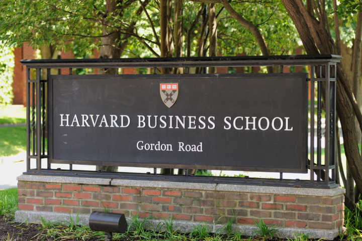 A Universidade de Harvard oferece cursos gratuitos pela internet
