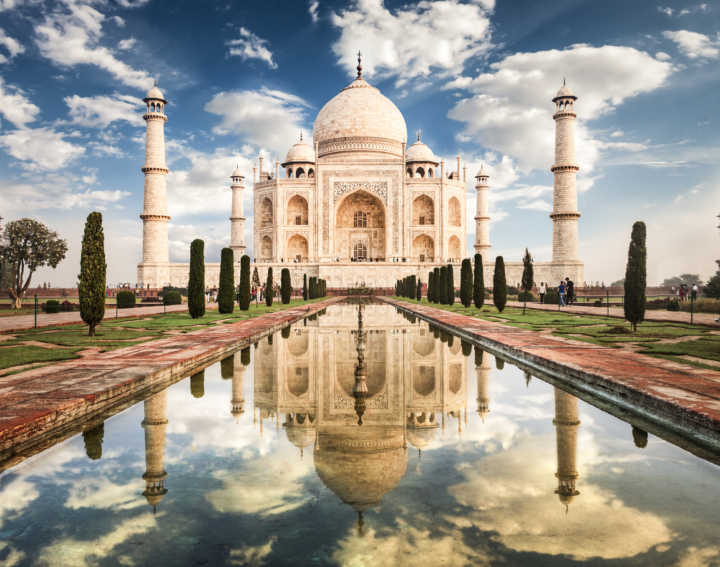 O Taj Mahal é também conhecido como a maior prova de amor do mundo, contendo inscrições retiradas do Corão