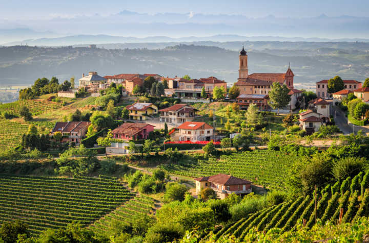 Vista do vilarejo de Treiso, na região italiana de Piemonte
