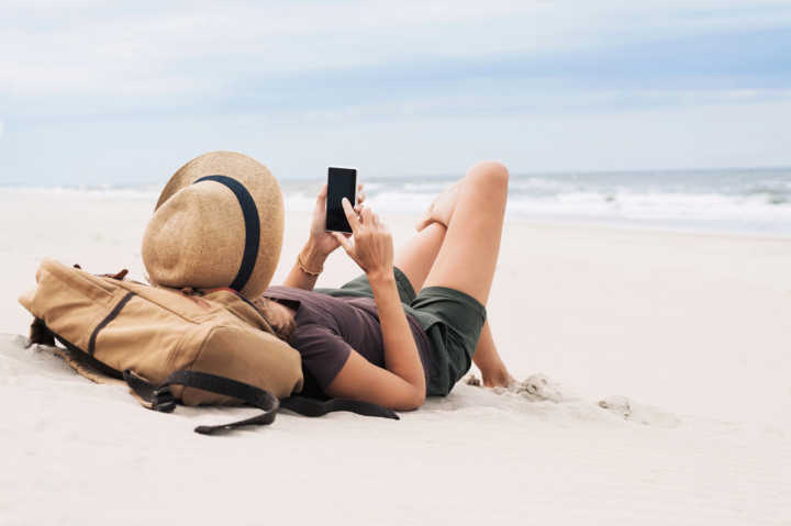 De acordo com a pesquisa do Hoteis.com, o viajante médio gasta 65 minutos por dia nas férias em redes sociais