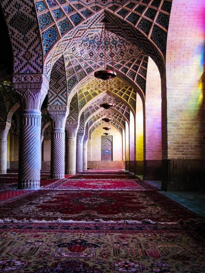 Vitrais da mesquita Nasir ol Molk Mosque na cidade iraniana de Shiraz