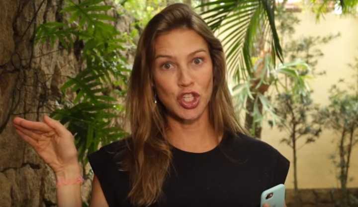 A atriz falou sobre sexo e relacionamento em seu novo vídeo
