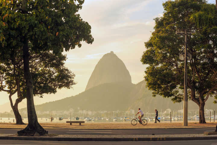 Pôr do sol no Rio de Janeiro com vista para o Pão de Açúcar
