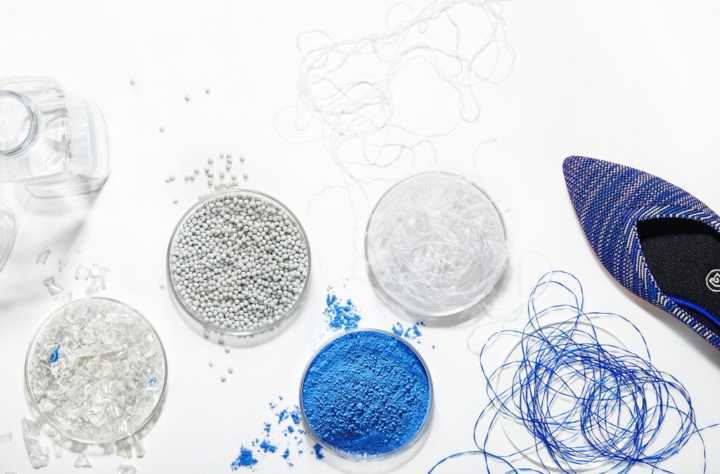 Processo de reciclagem consiste em transformar o plástico em flocos, bolinhas e fibra