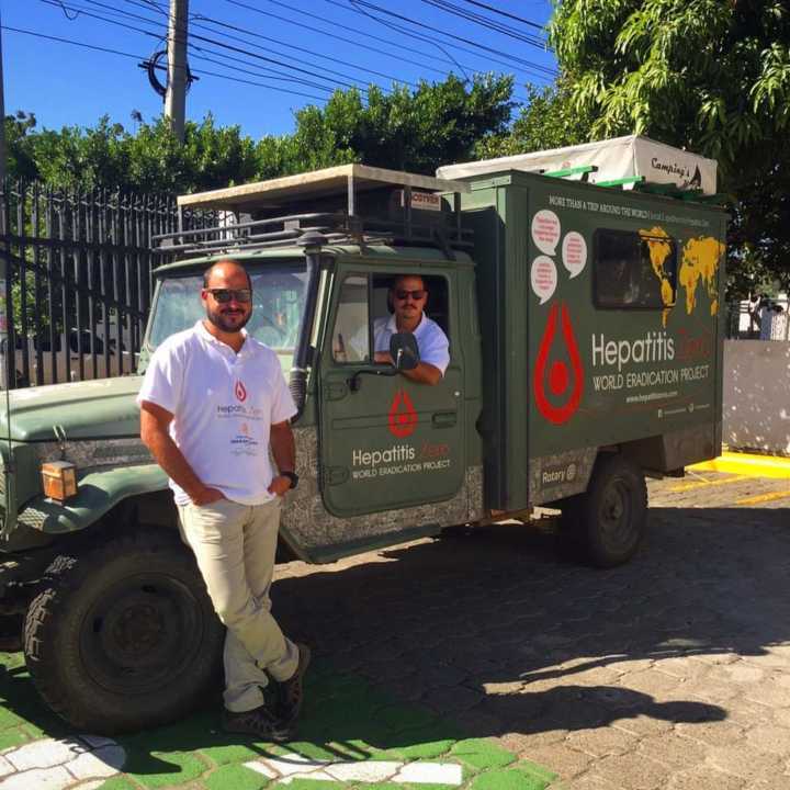 Objetivo dos irmãos é divulgar a campanha mundial Hepatitis Zero, passando informações sobre a doença e fazendo testes