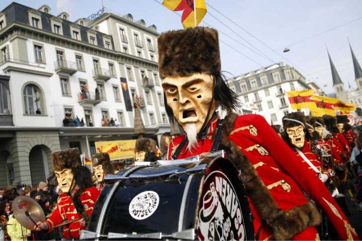 Carnaval de Lucerna, na Suíça, é um dos mais tradicionais da Europa
