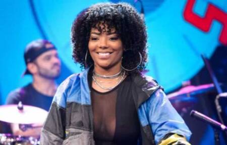 No palco do Altas Horas, cantora desmentiu polêmica