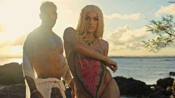 Em “Paraíso”, Pabllo Vittar brilha com maiô de R$ 800 inspirado na Amazônia