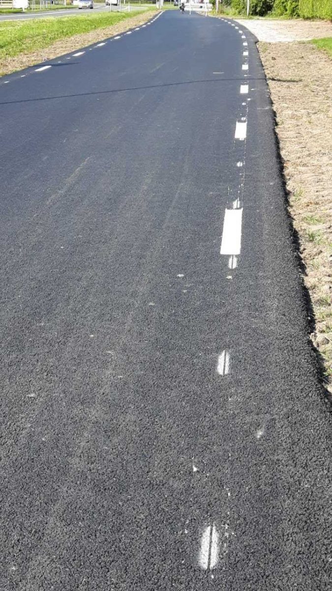 Rua de asfalto mais duradouro, com fibras de papel