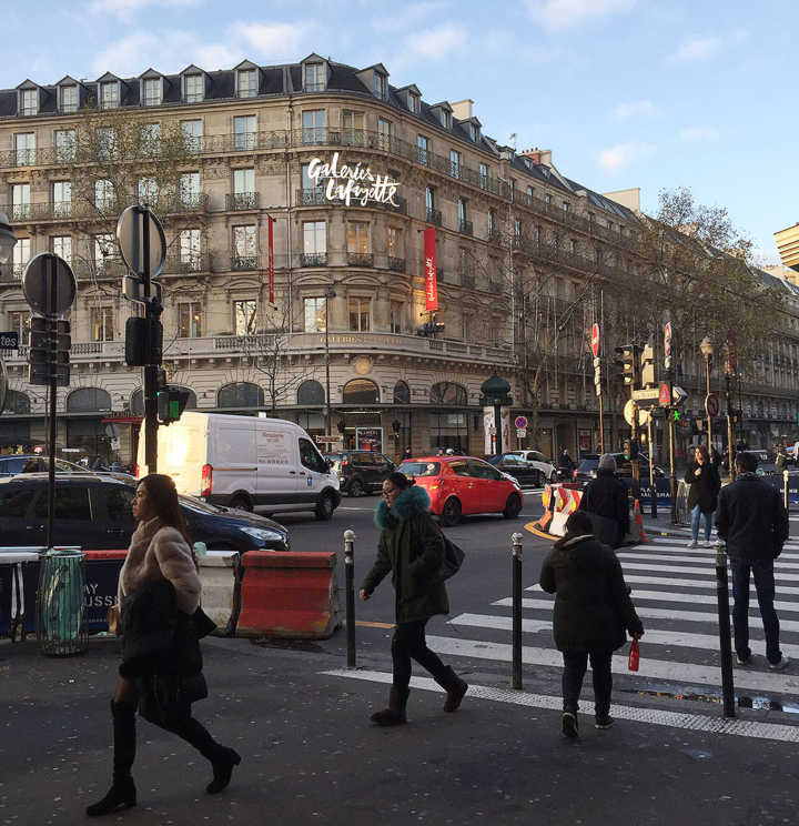 Fachada da Galeries Lafayette no Boulevard Haussmann; loja foi inaugurada em 1894