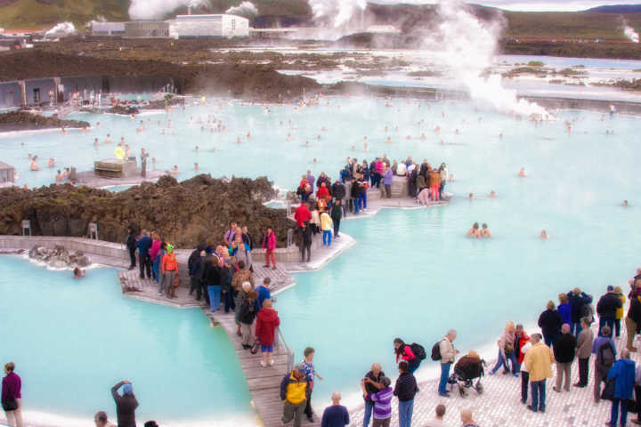 A Islândia é um popular destino de férias, especialmente devido aos preços de passagens aéreas. No entanto, todo o país ficou sobrecarregado com os turistas nos últimos anos