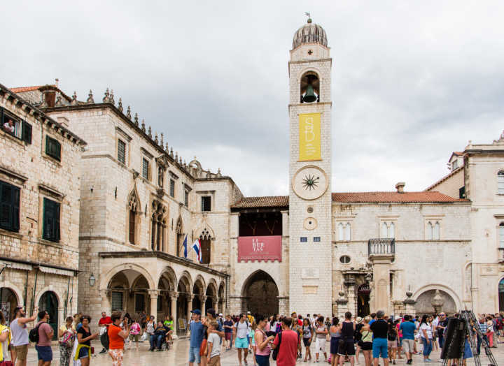 Por conta do sucesso “Game of Thrones”, Dubrovnik viu um aumento significativo no turismo nos últimos anos. A cidade costeira croata que limitar o número de turistas