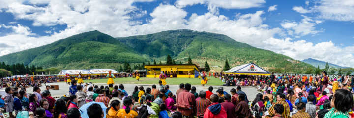 Butão tem uma política de “turismo de alto valor e baixo impacto”. O resultado é que o número de turistas é restrito e que a maioria dos visitantes tem que pagar £ 190 por dia