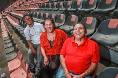 Moacir Eugenio Diniz, 63 anos, Salette Aparecida de Simone, de 70 anos e Joao Rafael de Mesquita Filho, 72 anos, no estádio do Ituano Foto: Gabriela Biló