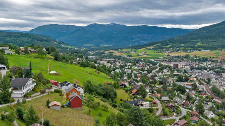 Vista panorâmica do vilarejo de Loen