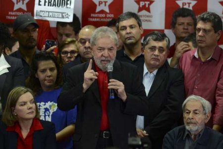 Lula permanece na sede do Sindicato dos Metalúrgicos do ABC, em São Bernardo do Campo, desde a noite da última quinta-feira, 5