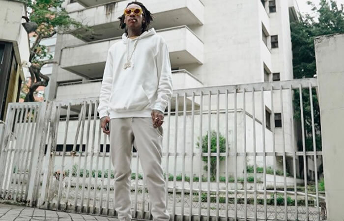 O rapper Snoop Dogg em frente ao edifício Mônaco, em Medellín