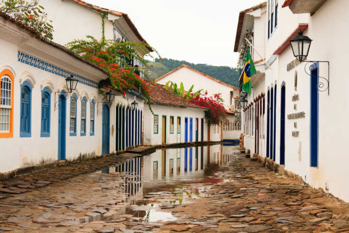 As ruas do centro são dispostas como um tabuleiro de xadrez e é dedicado somente à circulação de pedestres