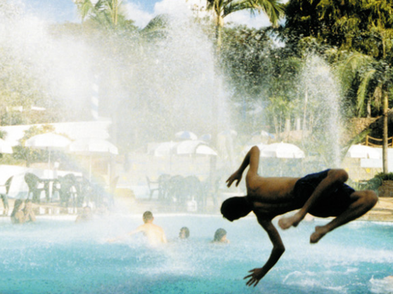 Hotel tem 12 piscinas e tobogãs aquáticos