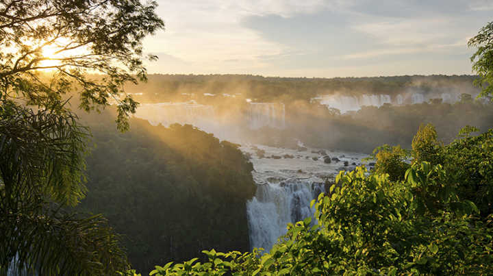 O “Guia de Viagens da Forbes” aponta as Cataratas do Iguaçu como um dos atrativos que as pessoas “precisam visitar” em 2018