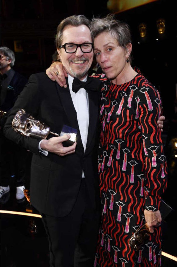 Gary Oldman e Frances McDormand, premiados como melhores atores pelo BAFTA