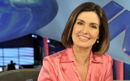 Fátima Bernardes apresentando programa