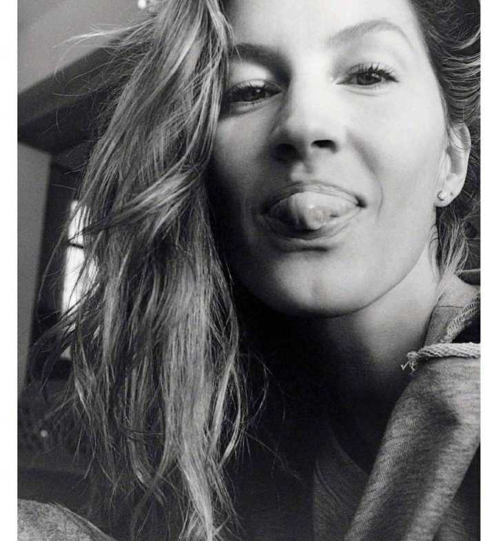 Gisele Bündchen estampa protagoniza edição de fevereiro da Vogue italiana