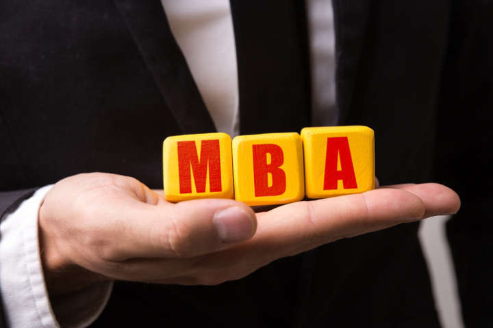 Profissionais com MBA têm salários maiores