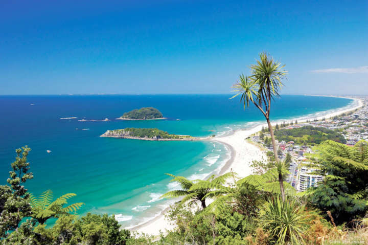 Vista panorâmica da cidade de Mount Maunganui, na baia de Plenty