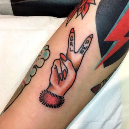 Girl Power: 32 tatuagens feministas para inspirar e empoderar