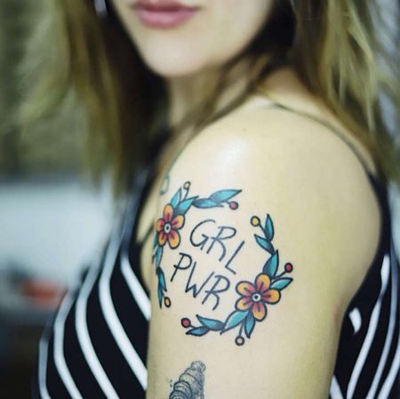 Girl Power: 32 tatuagens feministas para inspirar e empoderar