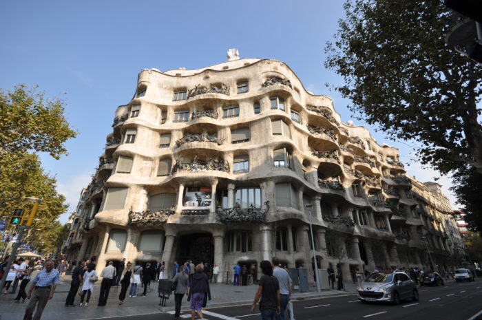 A famosa Casa Milà, obra de Gaudí, em Barcelona