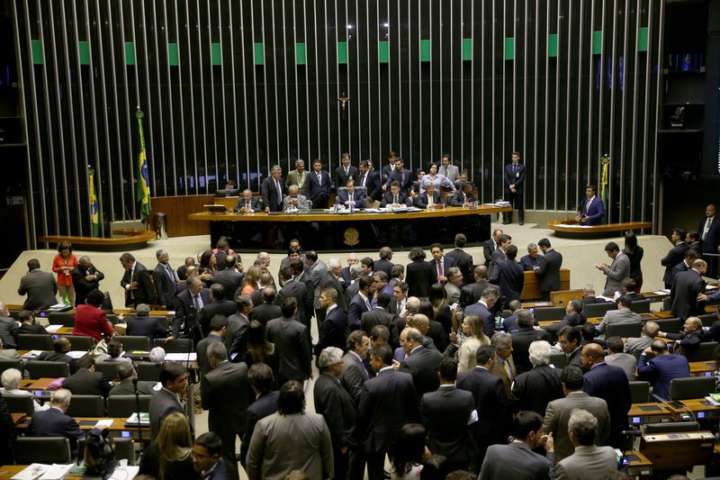 Plenário da Câmara dos Deputados durante sessão para votação da intervenção federal na segurança pública do Rio de Janeiro