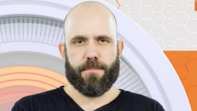 Caruso tira a barba e muda completamente o visual