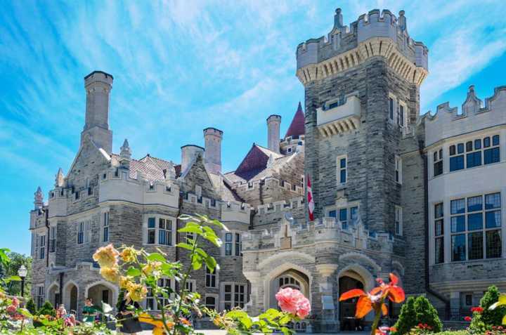 Fachada da Casa Loma, construção eduardina do iniciou do século 20