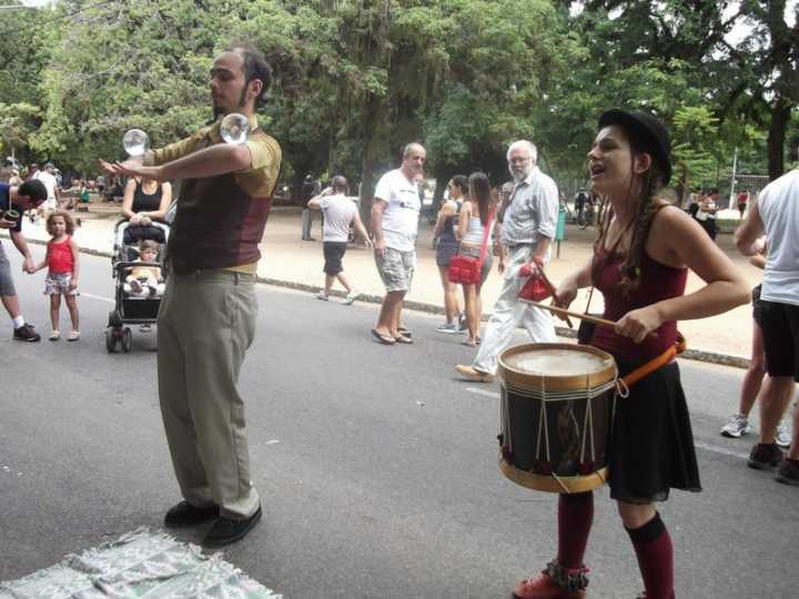 No Brique da Redenção, tem performance, música e antiguidades todos os domingos