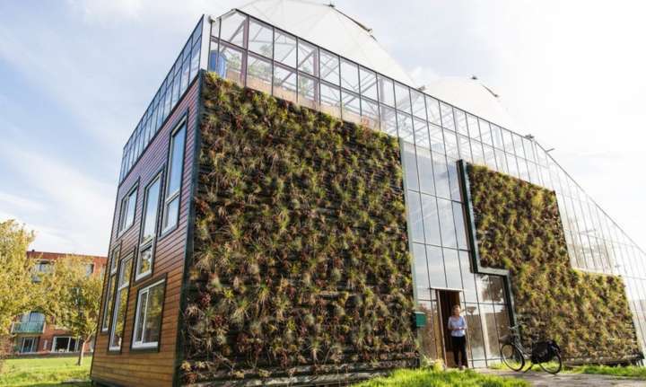 Fachada da casa ecológica em Rotterdam, na Holanda