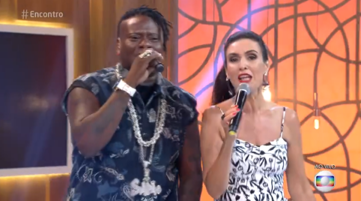 Fátima Bernardes dança e canta funk ao vivo, com MC Sapão