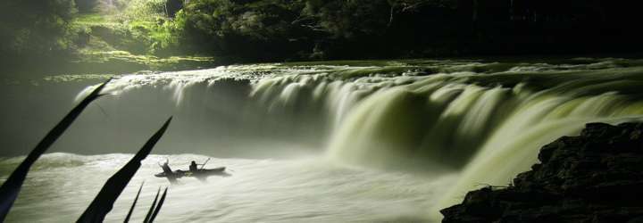 Haruru Falls é uma das atrações de Paihia, no norte da Nova Zelândia