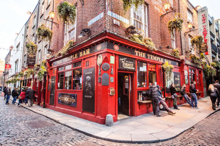 Ir a um pub na Irlanda é mais do que simplesmente se sentar em uma mesa de bar e beber