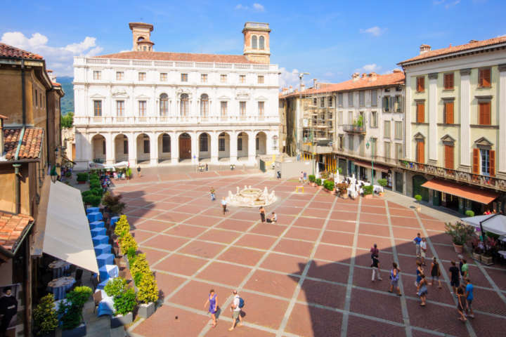Vista panorâmica da Piazza Vecchia, em Bérgamo