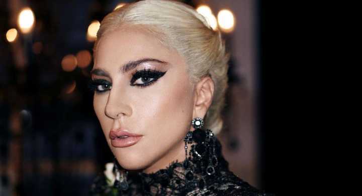 Lady Gaga cancela 10 shows por conta da fibromialgia