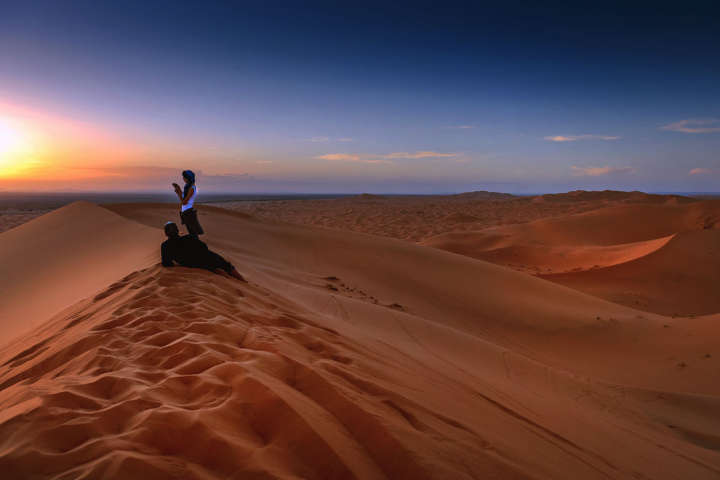 As dunas alaranjadas de Erg Chebbi, na região de Merzouga, no sul do Marrocos