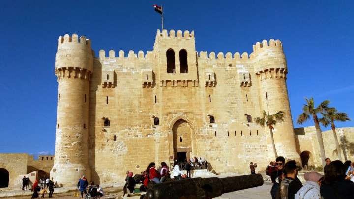 Cidadela de Qaitbay, um forte do século XV à beira do Mar Mediterrâneo