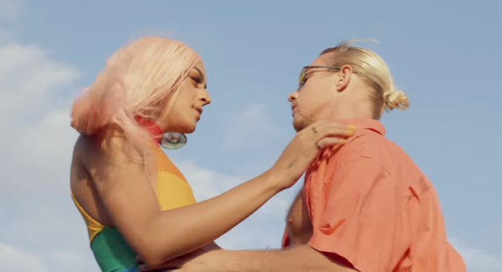 Pabllo Vittar lança novo clipe de “Então Vai” com direito a beijão na boca de Diplo
