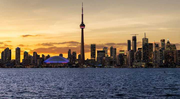 Vista de Toronto, com destaque para CN Tower e o Rogers Centre